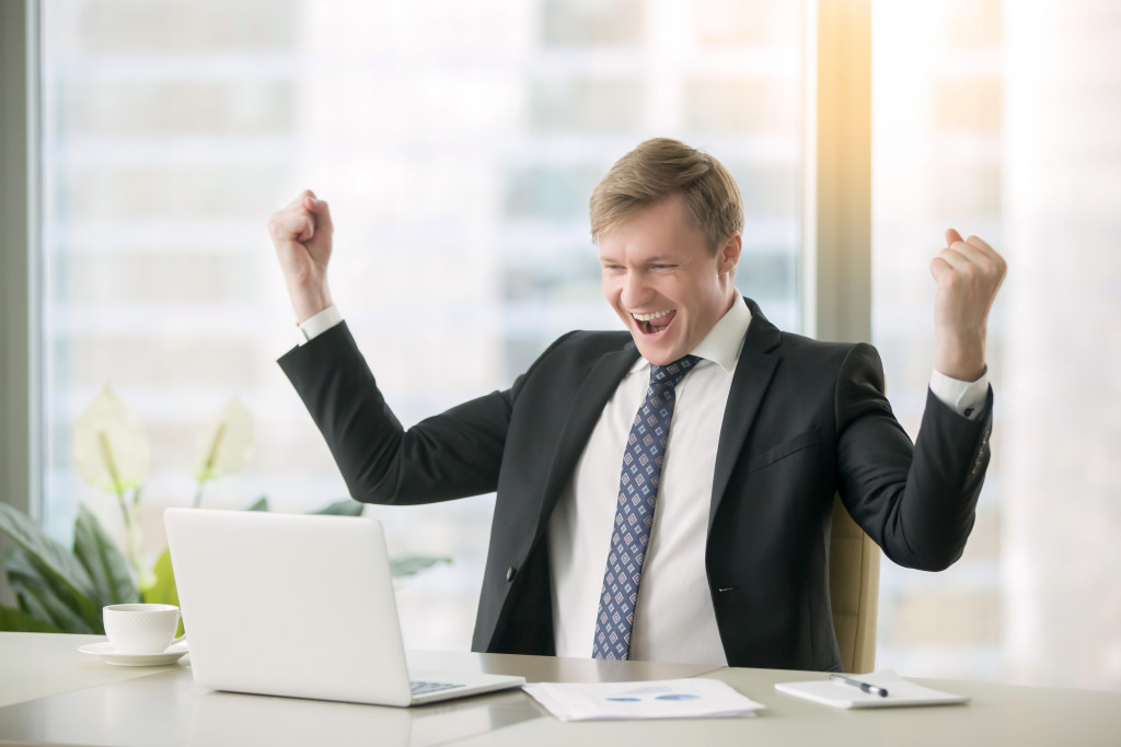 employee cheering