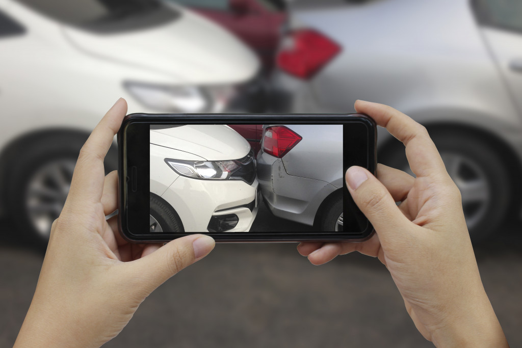 taking picture of accident