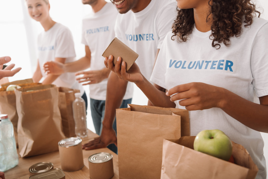 volunteers giving local produce in paperbags