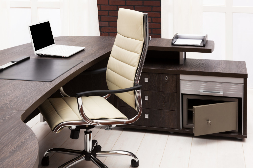 A high-quality office table and chair