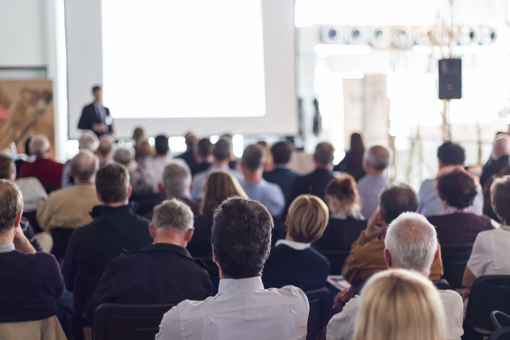 a blurry picture of people in a conference