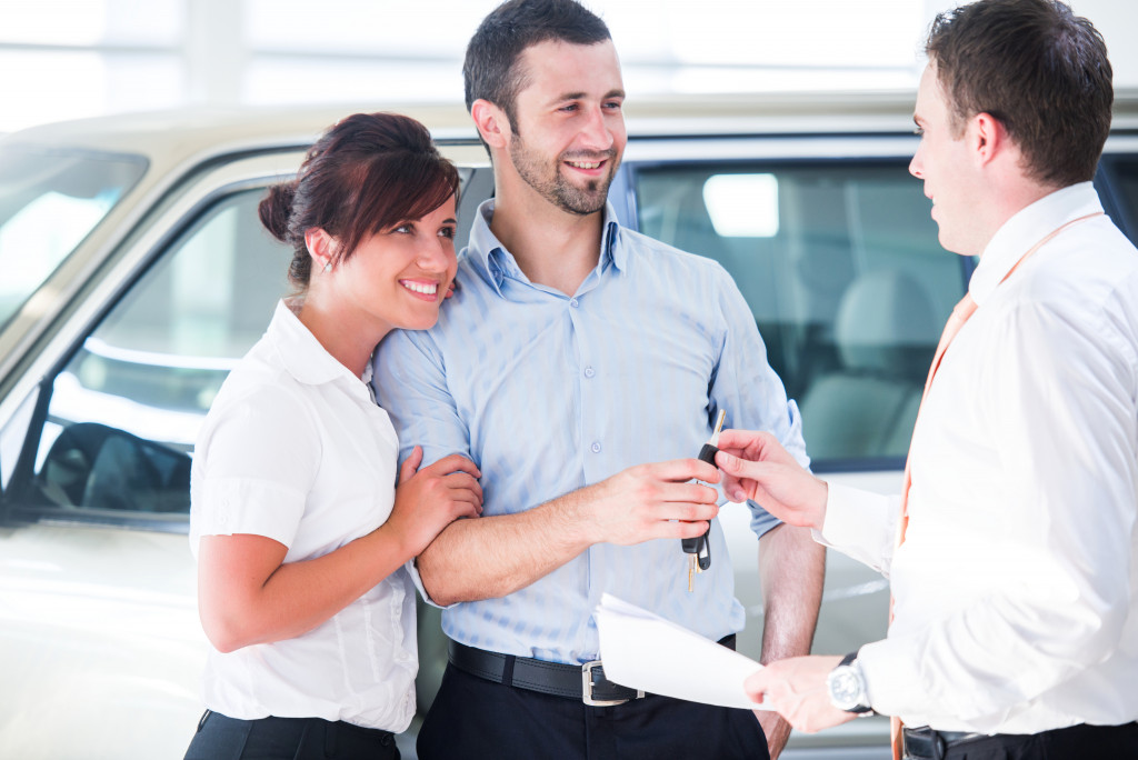 a dealer giving a key to buyer